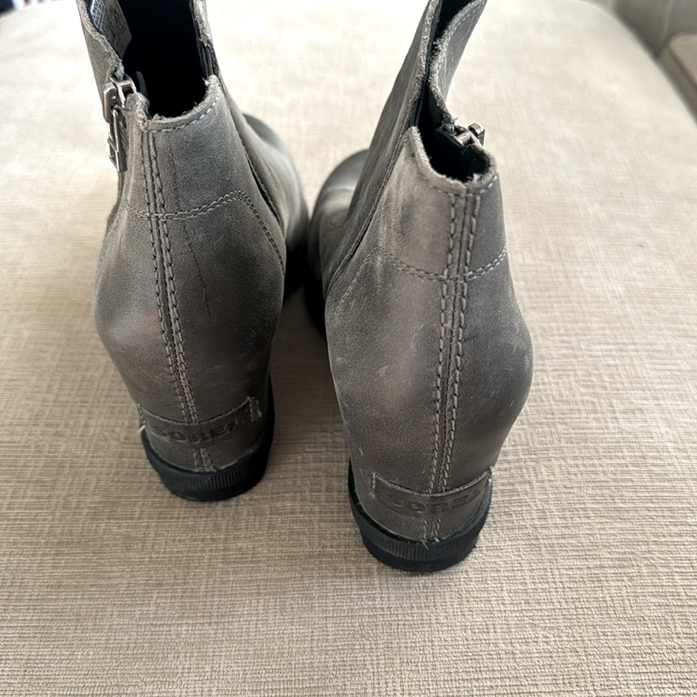 Never worn Sorel - Picture 4 of 6